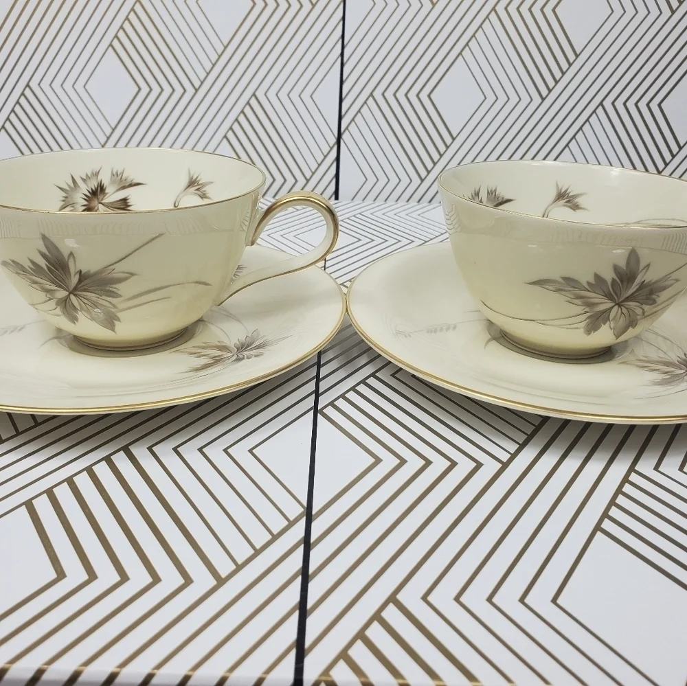 9 Pieces Heinrich Anmut Selb‎ Bavaria Germany Ivory Body Supreme Gold Tea Set.